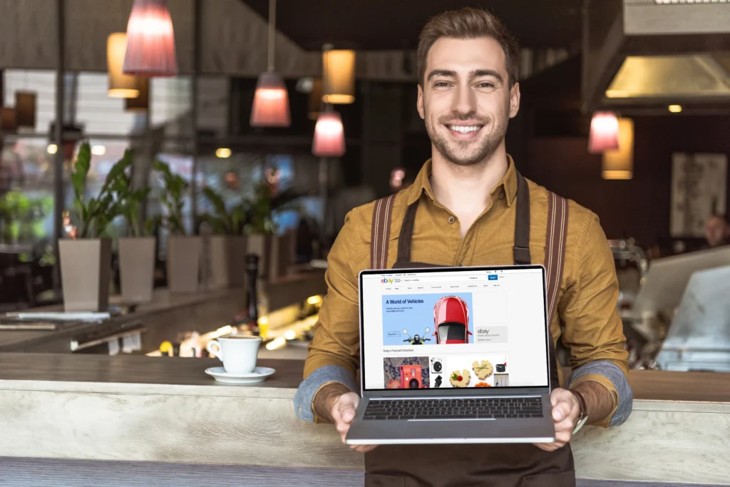 Fotografía de un Encargado feliz por el POS para restaurante de hotel de SiHoteles